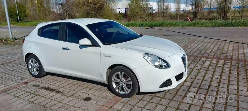 Usata Alfa Romeo Giulietta Distinctive 105 CV (77 kW) 2013 Bianco Utilitaria