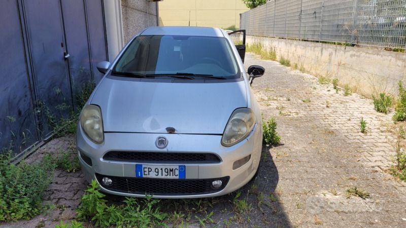 Usata Fiat Punto 75 CV (55 kW) 2012 Grigio Utilitaria
