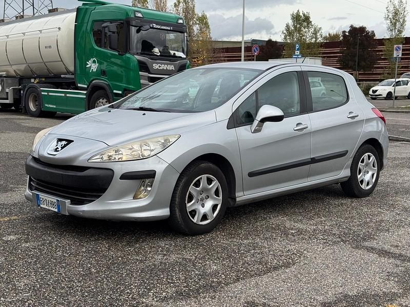 Argento Usata 2011 Peugeot 308 Active Tre volumi | 3200 € (Ottimo prezzo) - Immagine 1/4