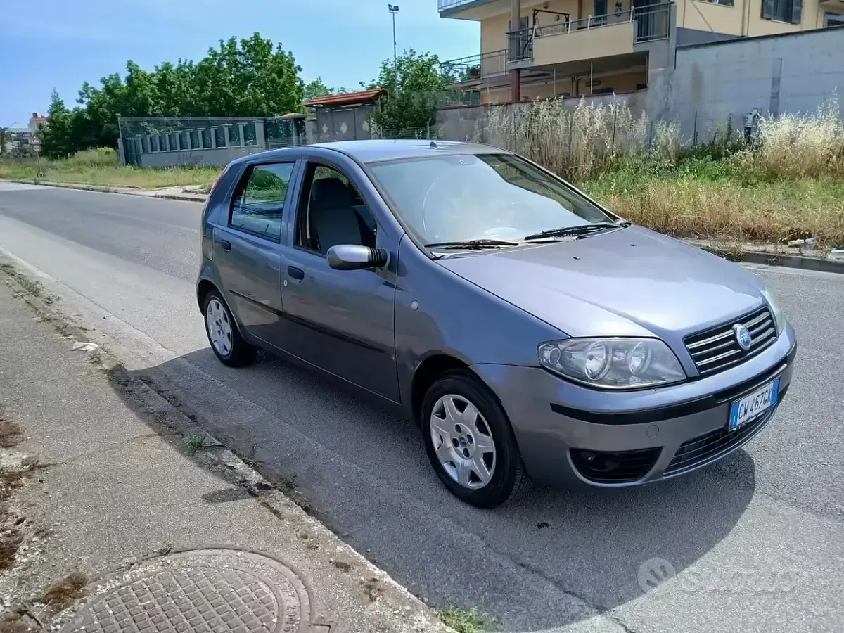 Usata Fiat Punto Dynamic 60 CV (44 kW) 2005 Blu Utilitaria