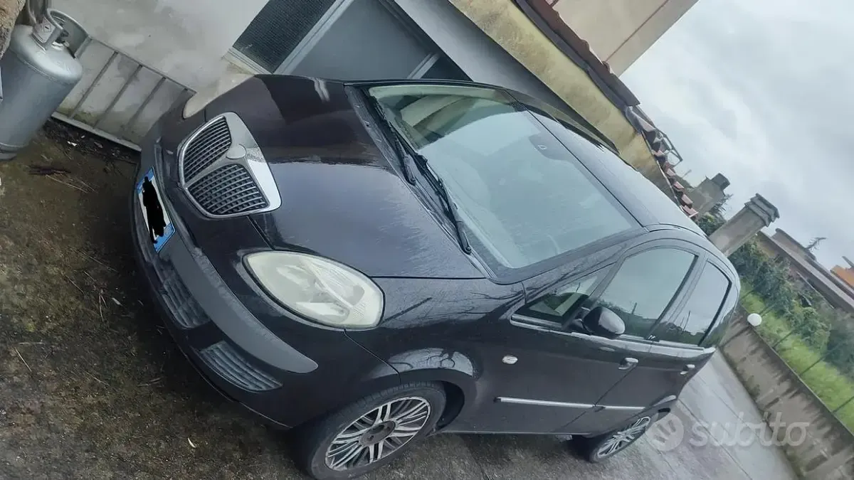 Usata Lancia Musa 101 CV (74 kW) 2006 Marrone Monovolume