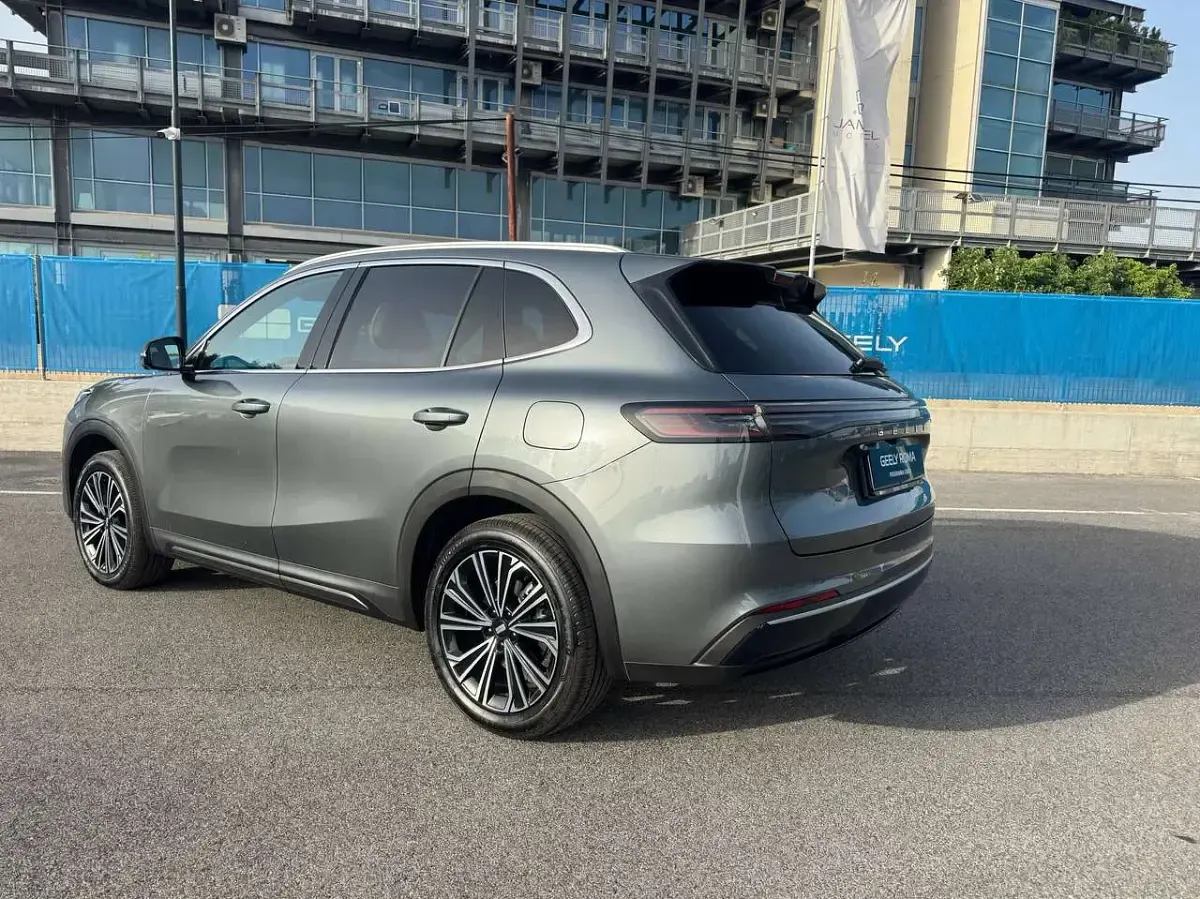 Usata Geely Starray 99 CV (72 kW) 2026 Grigio SUV
