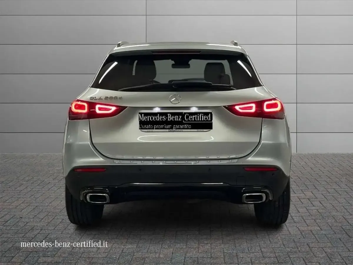 Usata Mercedes GLA200 Premium 150 CV (110 kW) 2021 Argento iridio SUV