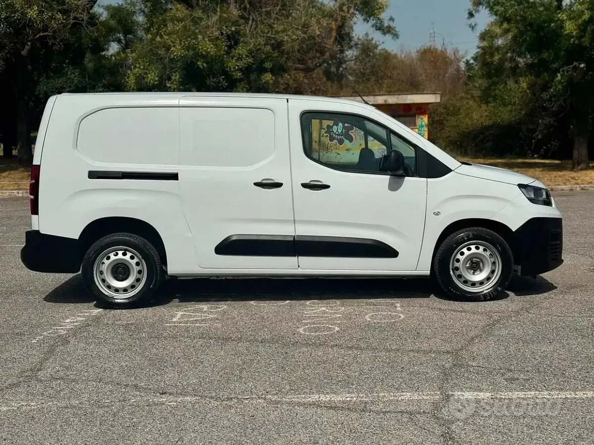 Usata Fiat Doblò S 90 CV (66 kW) 2023 Bianco Monovolume