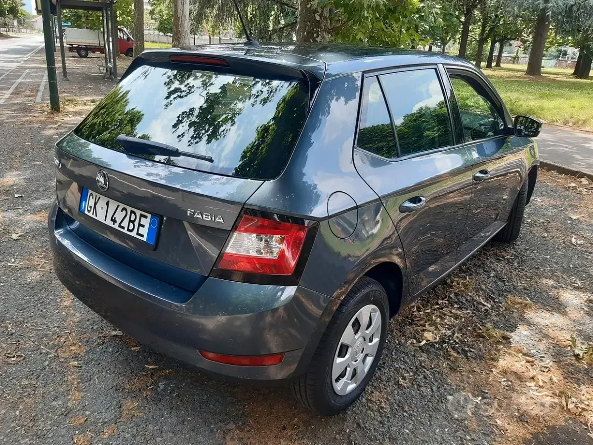 Usata Skoda Fabia 77 CV (56 kW) 2020 Grigio Utilitaria