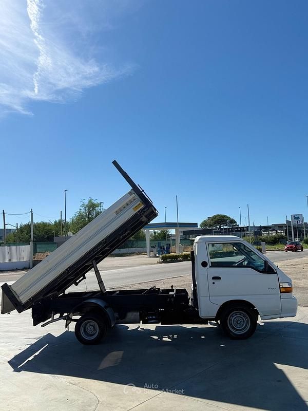Usata Hyundai H 100 80 CV (58 kW) 2001 Bianco Utilitaria