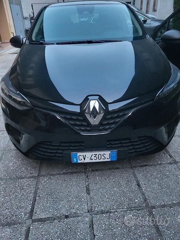 Nero Usata 2024 Renault Clio V Tre volumi | 15.000 € (Buon prezzo) - Immagine 1/4