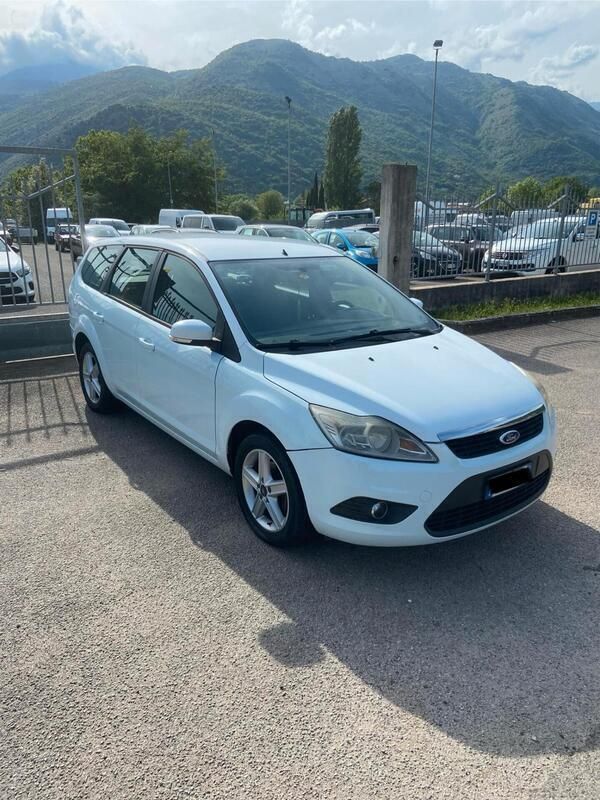 Begagnad Ford Focus 90 HK (66 kW) 2009 Vit Kombi
