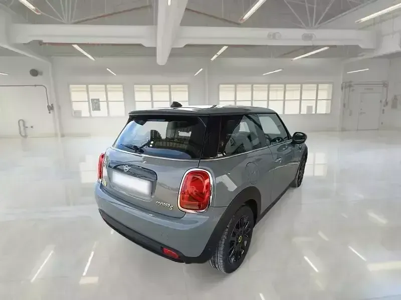 Usata Mini Cooper SE Classic 75 kW (102 CV) 2022 Grigio Utilitaria