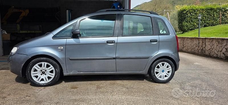 Usata Fiat Idea 95 CV (69 kW) 2004 Grigio Monovolume