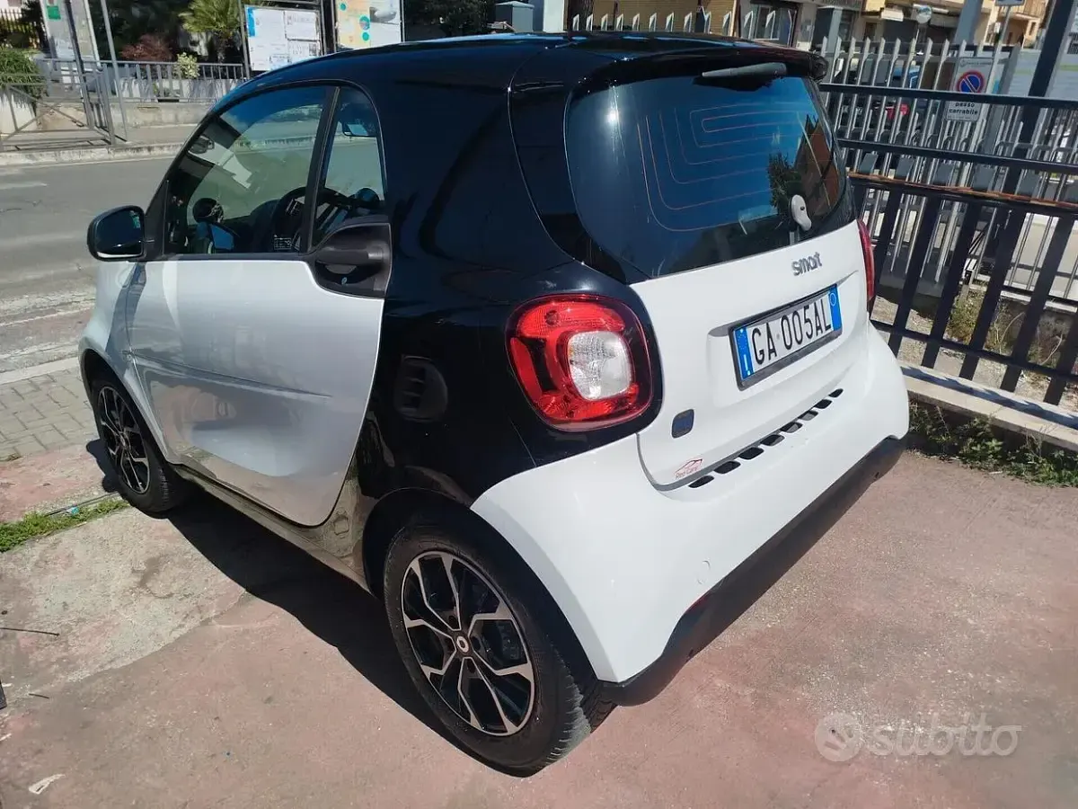 Usata Smart ForTwo Coupé Passion 41 kW (56 CV) 2020 Other Utilitaria