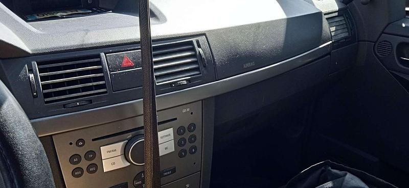 Argento Usata 2009 Opel Meriva Monovolume | 2500 € (Molto cara) - Immagine 1/4