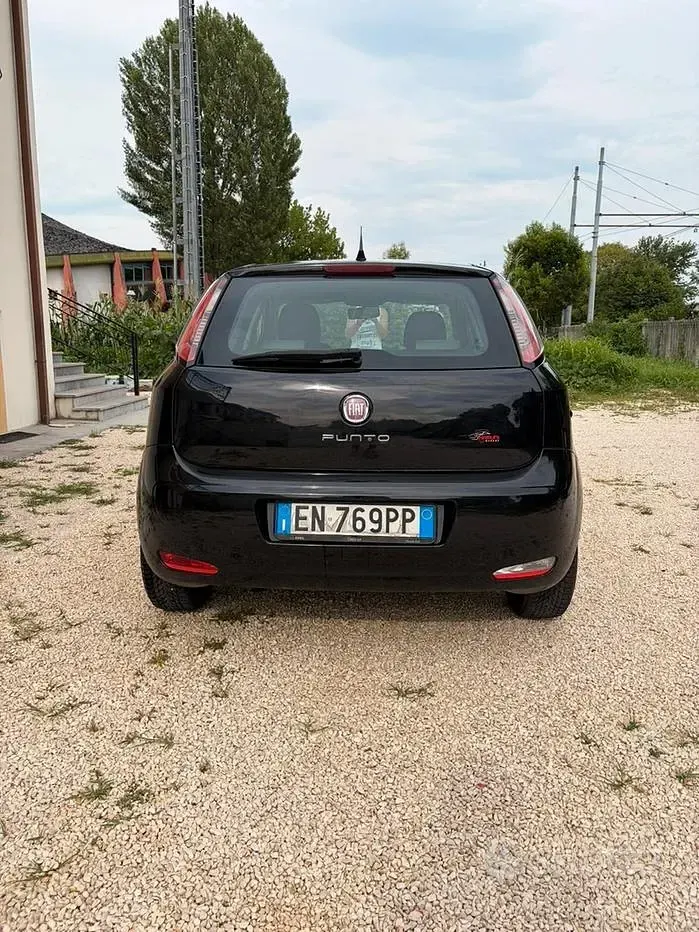 Usata Fiat Grande Punto 95 CV (69 kW) 2012 Nero Utilitaria