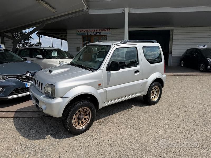 Usata Suzuki Jimny 65 CV (47 kW) 2004 Grigio SUV