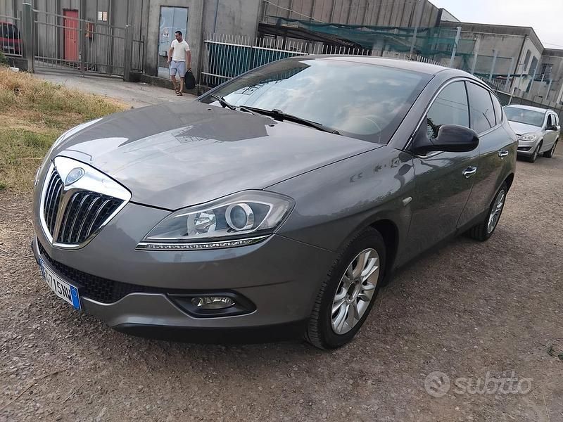 Grigio Usata 2011 Lancia Delta Due volumi | 4300 € (Buon prezzo) - Immagine 1/4