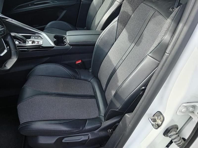 Usata Peugeot 3008 Allure 131 CV (96 kW) 2022 Bianco SUV