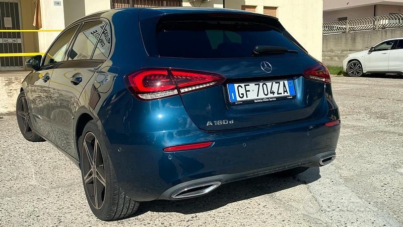 Usata Mercedes A180 116 CV (85 kW) 2021 Blu