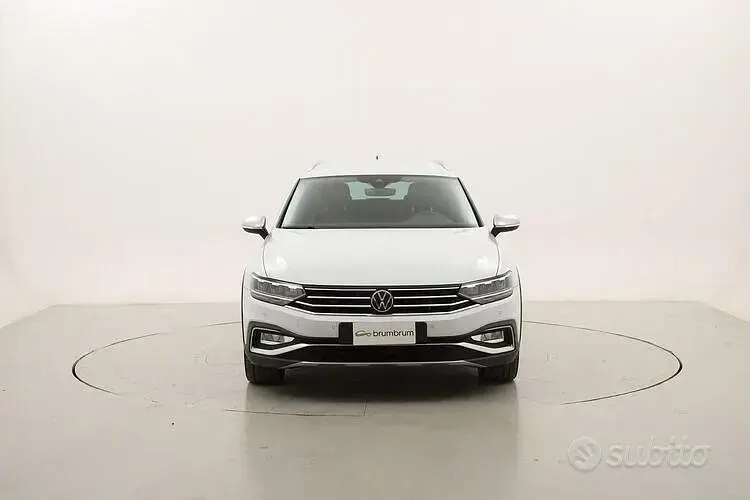 Usata VW Passat Alltrack 200 CV (147 kW) 2023 Bianco Station wagon