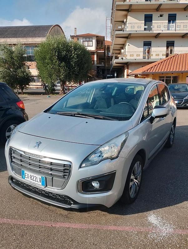 Argento Usata 2014 Peugeot 3008 Allure Station wagon | 7900 € (Buon prezzo) - Immagine 1/4