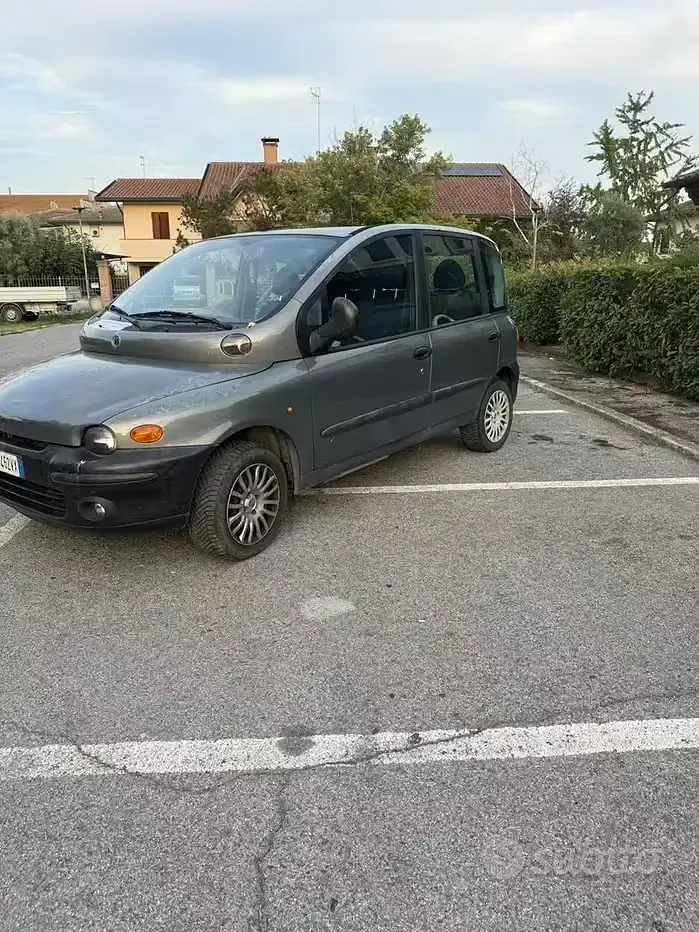 Usata Fiat Multipla 103 CV (75 kW) 2001 Grigio Monovolume