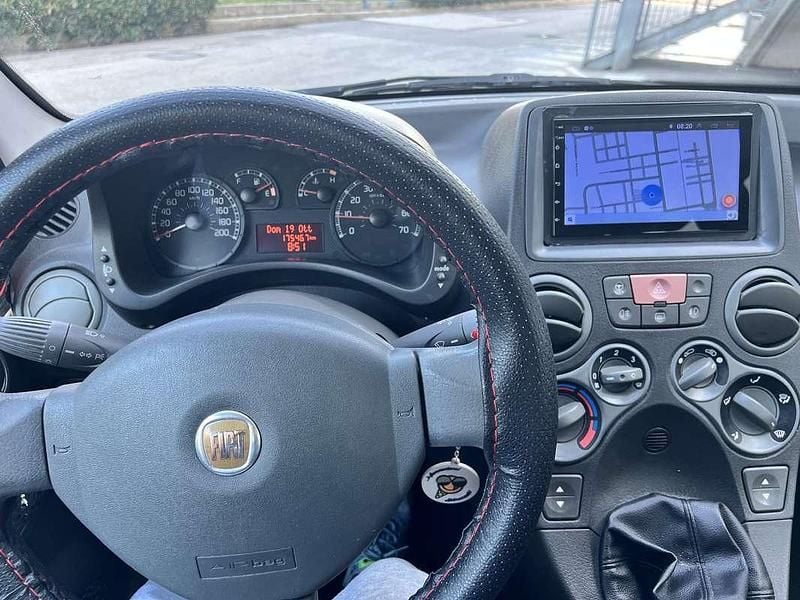 Usata 2009 Fiat Panda Dynamic Utilitaria | 4000 € (Cara) - Immagine 1/4