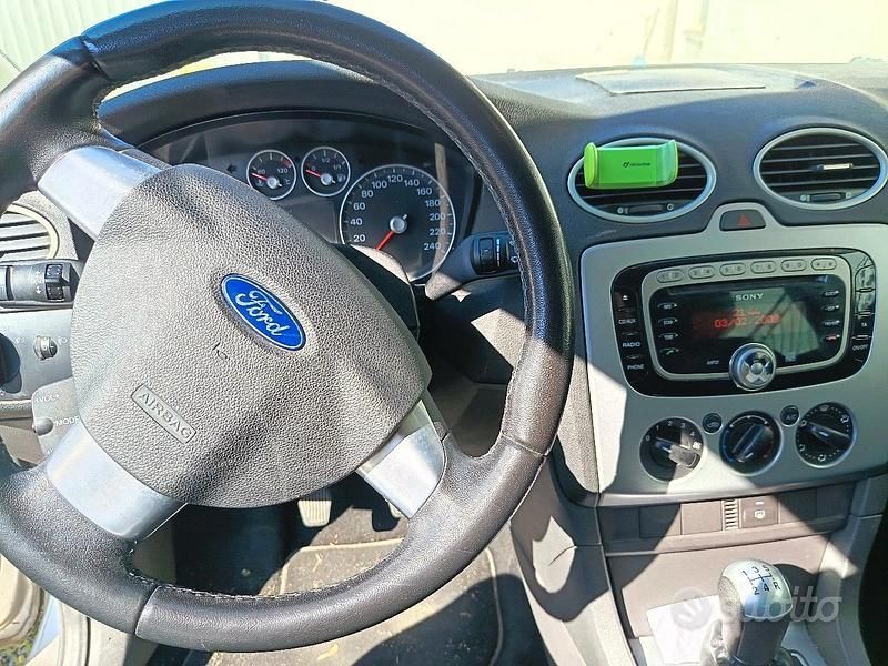 Usata Ford Focus 90 CV (66 kW) 2008 Grigio Berlina