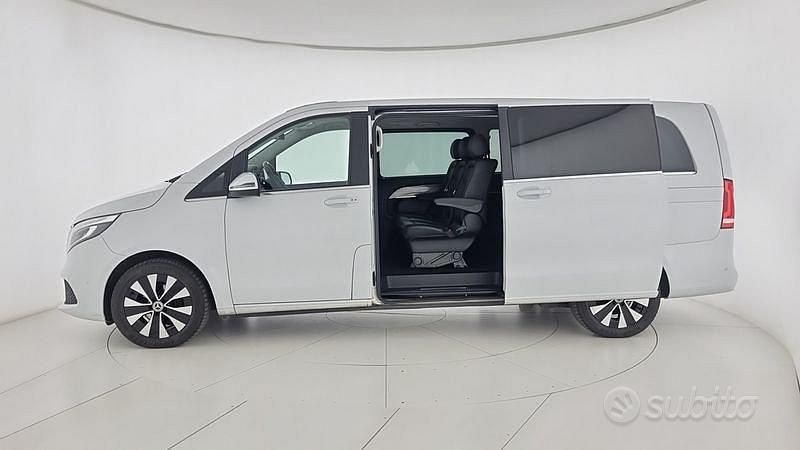 Usata Mercedes V220 163 CV (119 kW) 2022 Bianco Monovolume