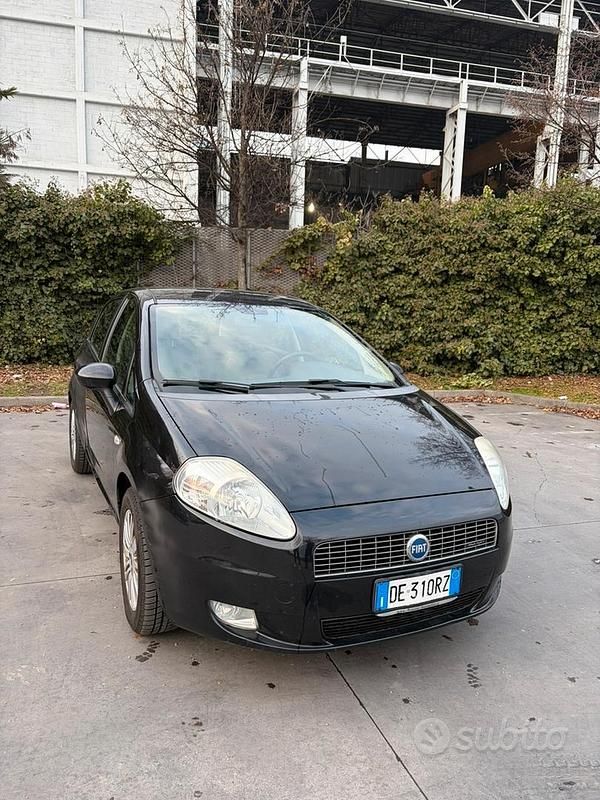 Usata Fiat Punto 90 CV (66 kW) 2007 Nero Berlina