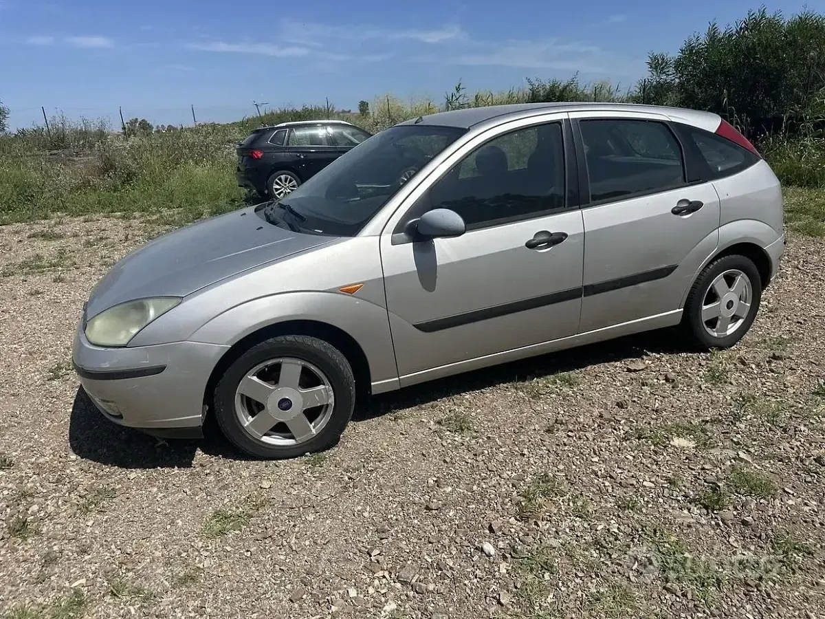 Usata Ford Focus 115 CV (84 kW) 2003 Grigio Berlina