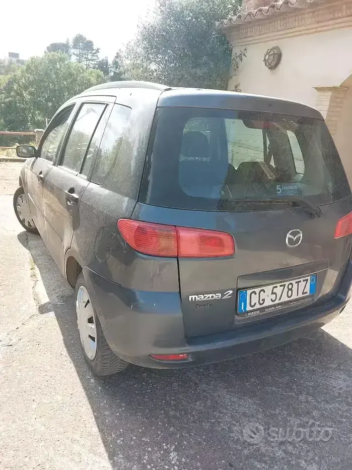 Usata Mazda 2 75 CV (55 kW) 2003 Grigio Utilitaria