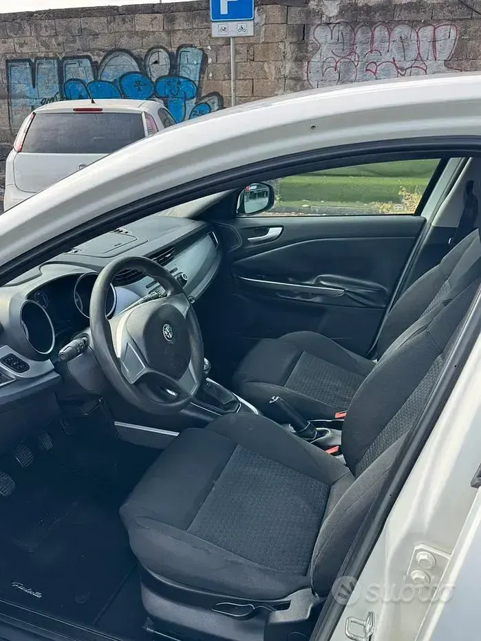 Usata Alfa Romeo Giulietta 105 CV (77 kW) 2011 Bianco Utilitaria