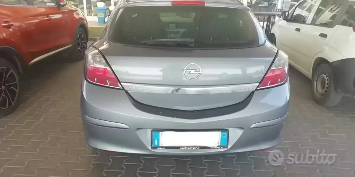 Usata Opel Astra 82 CV (60 kW) 2008 Grigio Coupé