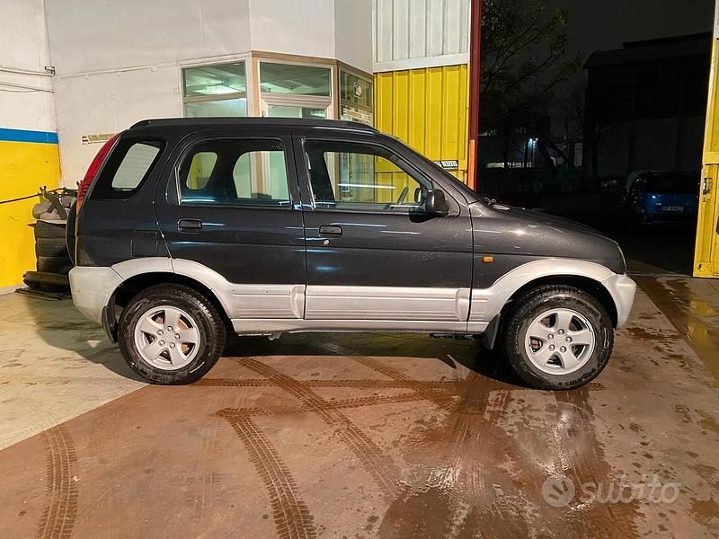 Usata Daihatsu Terios 83 CV (61 kW) 1998 Nero SUV