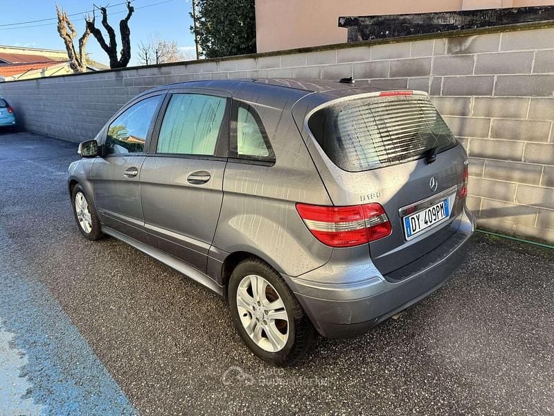 Usata Mercedes B180 Executive 109 CV (80 kW) 2009 Grigio Monovolume