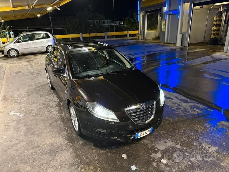 Usata Lancia Delta 120 CV (88 kW) 2014 Utilitaria