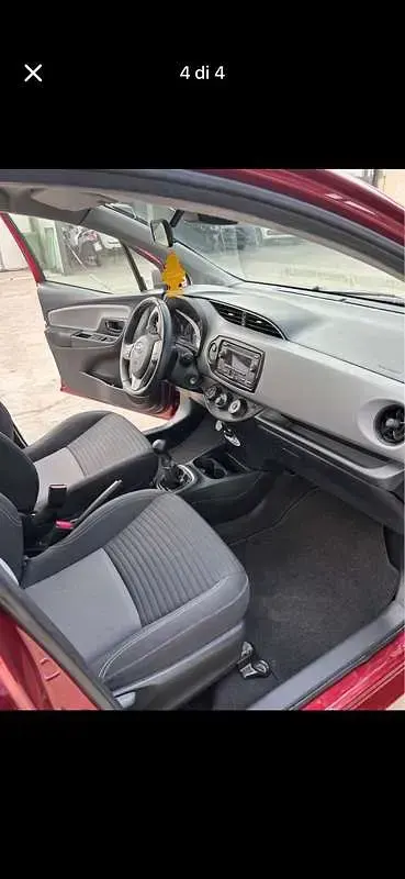Usata Toyota Yaris Active 72 CV (52 kW) 2018 Rosso Berlina