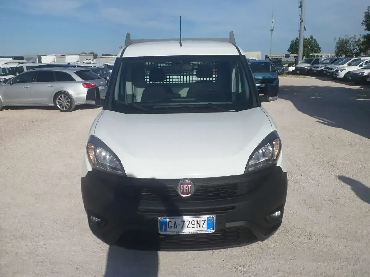 Usata Fiat Doblò 105 CV (77 kW) 2021 Bianco Monovolume