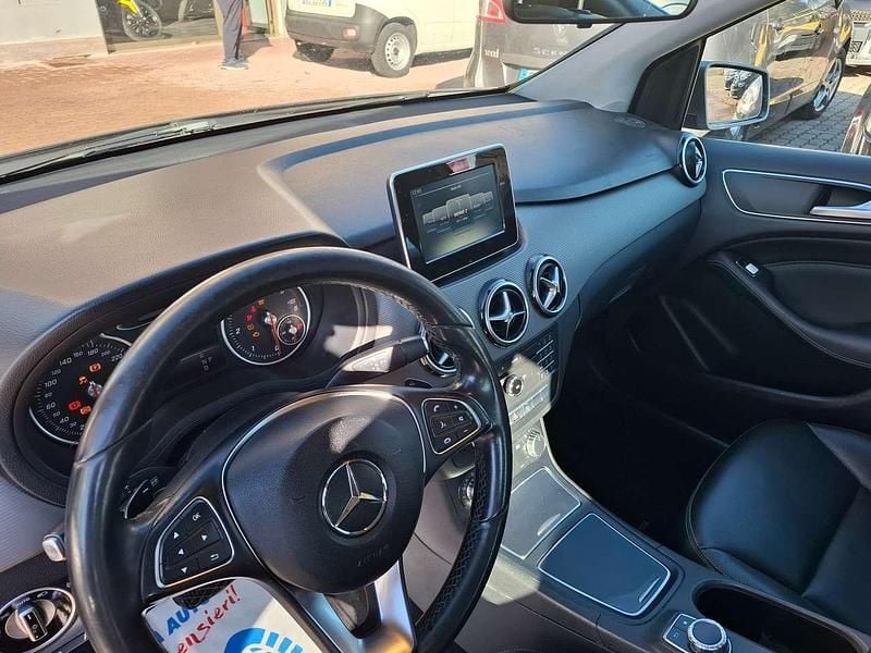 Usata Mercedes B180 Premium 109 CV (80 kW) 2015 Grigio Utilitaria