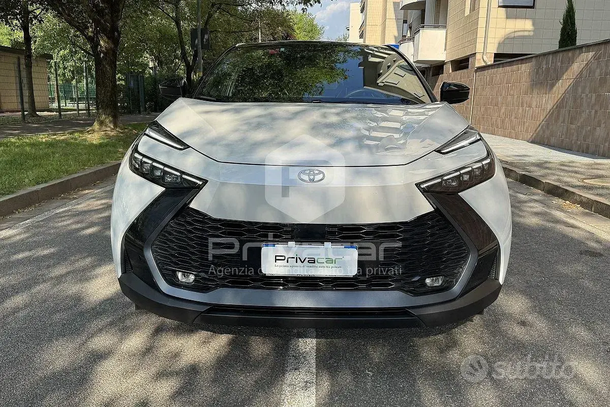 Usata Toyota C-HR Lounge 152 CV (111 kW) 2024 Bianco SUV