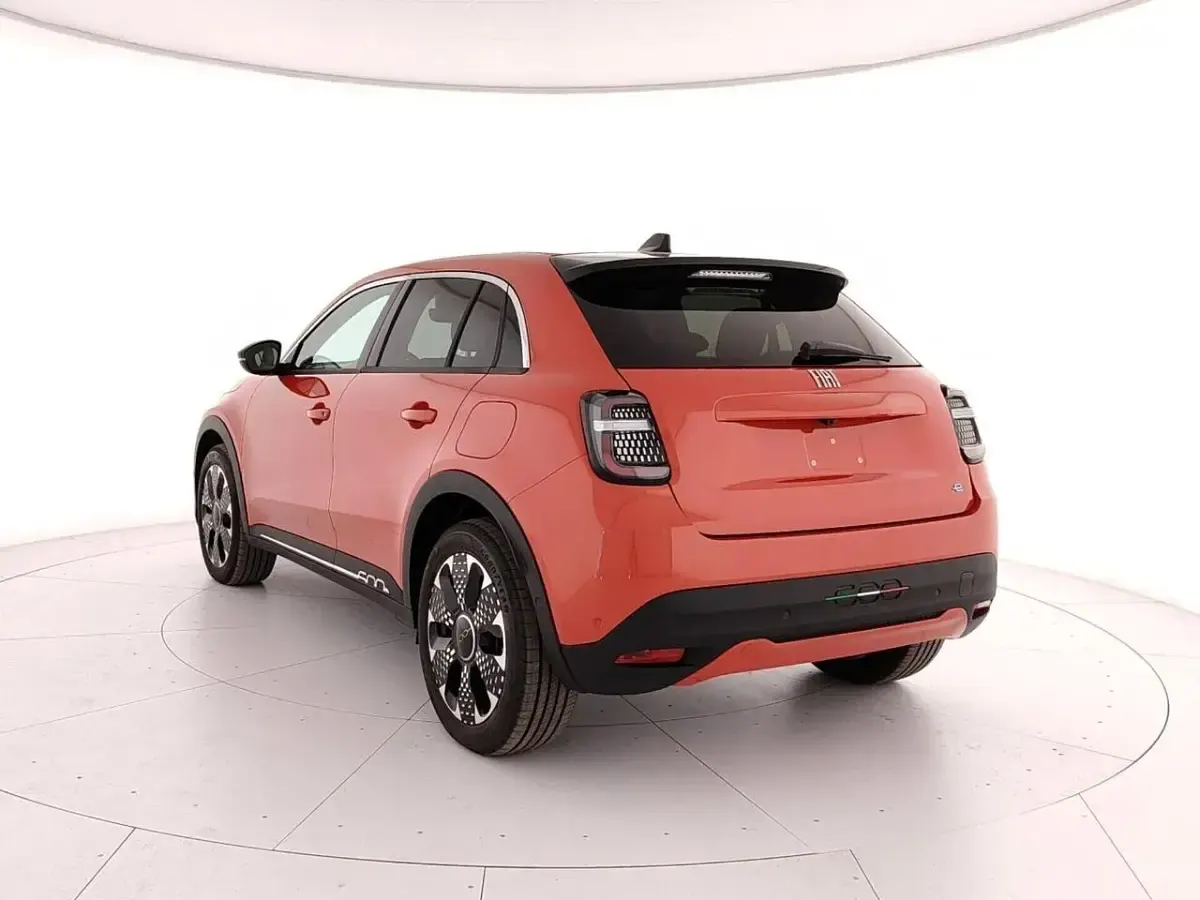 Usata Fiat 600E La Prima 61 kW (84 CV) 2024 Arancione SUV