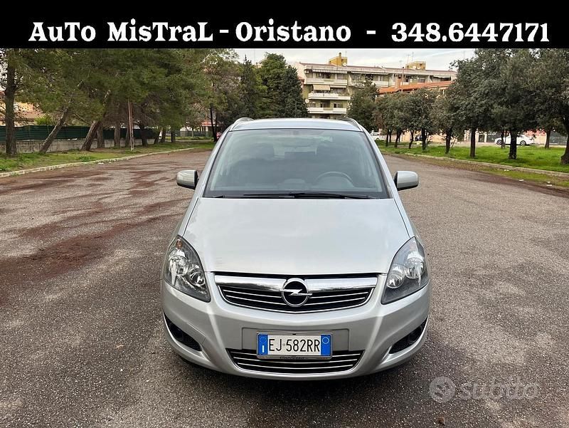 Grigio Usata 2011 Opel Zafira Cosmo Monovolume | 6700 € (Molto cara) - Immagine 1/4