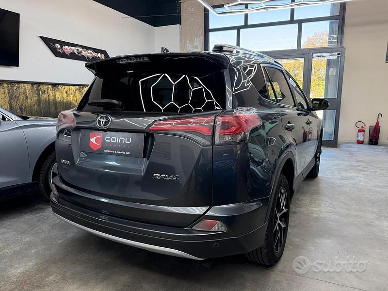 Usata Toyota RAV4 Lounge 143 CV (105 kW) 2017 Grigio SUV
