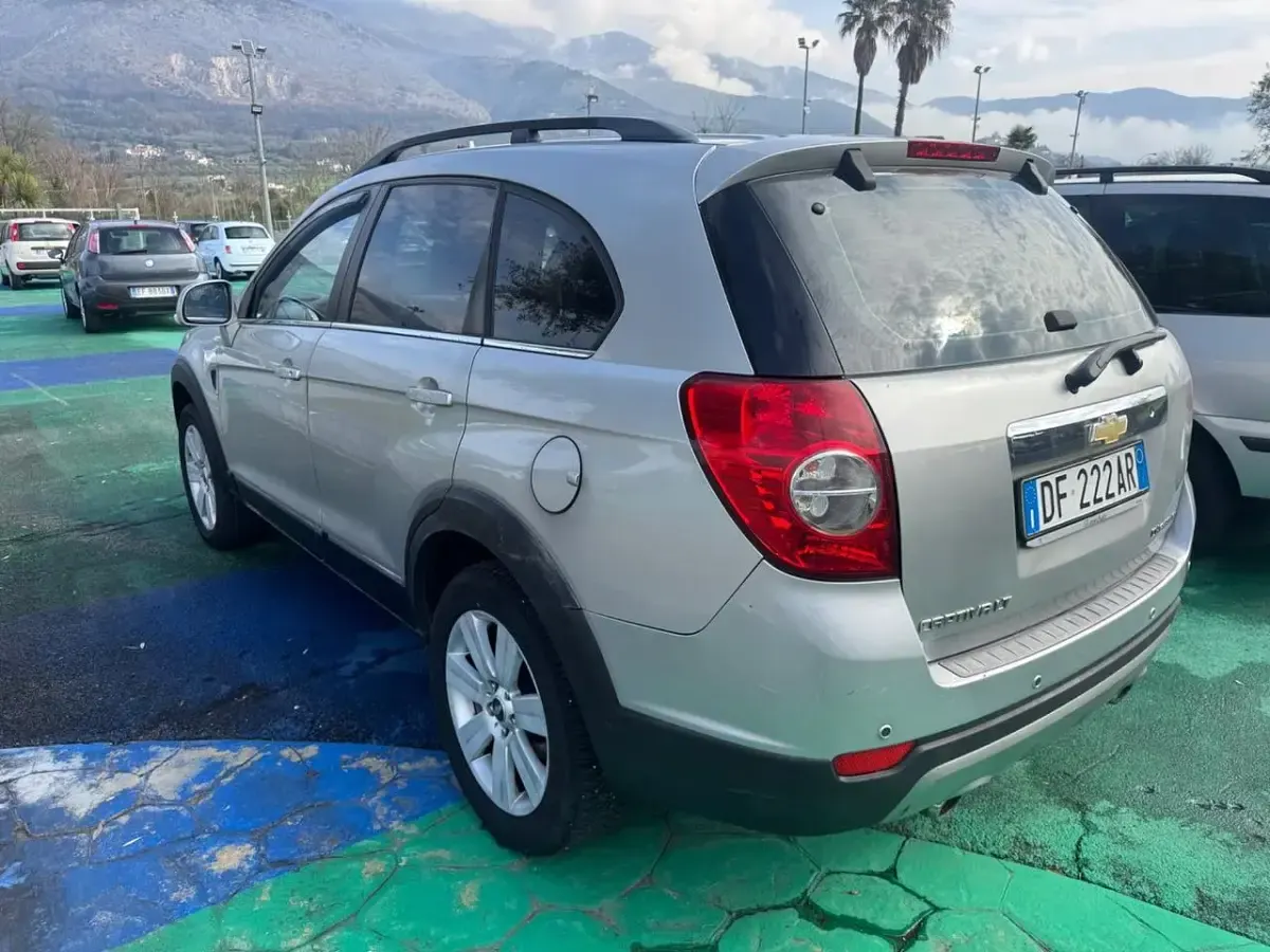 Usata Chevrolet Captiva 150 CV (110 kW) 2007 Grigio SUV