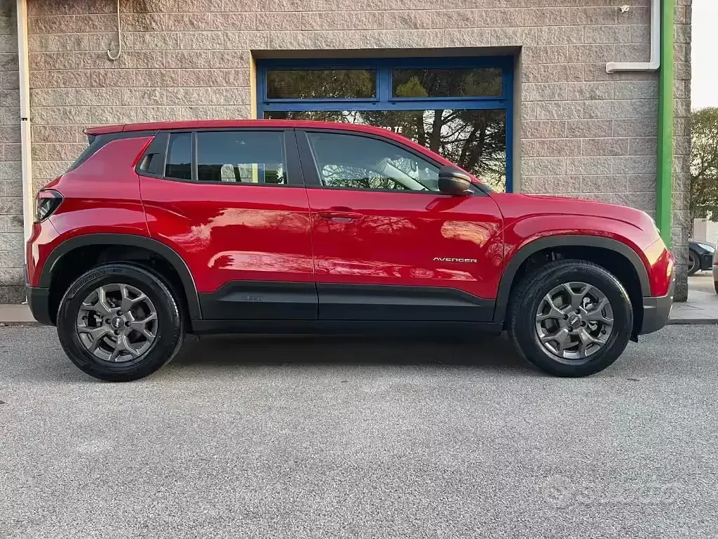 Usata Jeep Avenger Longitude 101 CV (74 kW) 2024 Rosso SUV