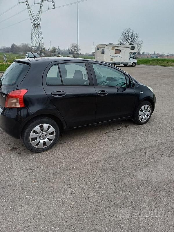 Usata Toyota Yaris 65 CV (47 kW) 2008 Nero Utilitaria