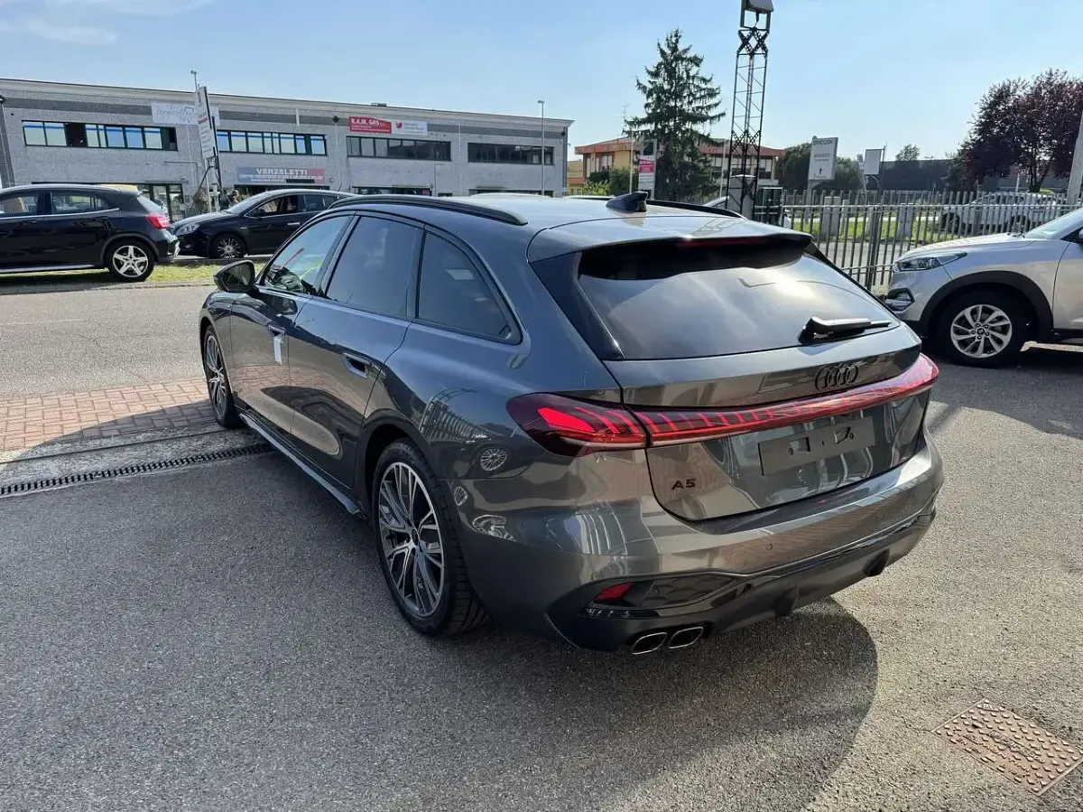 Nuova Audi A5 S-Line 204 CV (150 kW) 2025 Grigio Station wagon