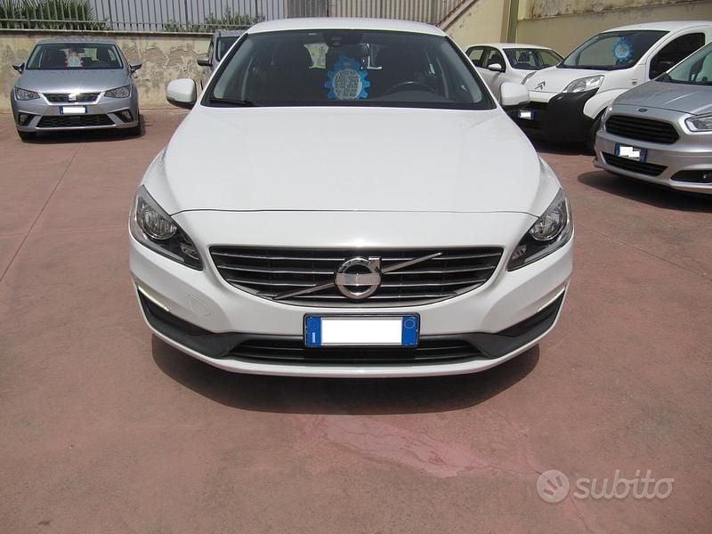 Usata Volvo V60 Kinetic 181 CV (133 kW) 2014 Bianco Station wagon