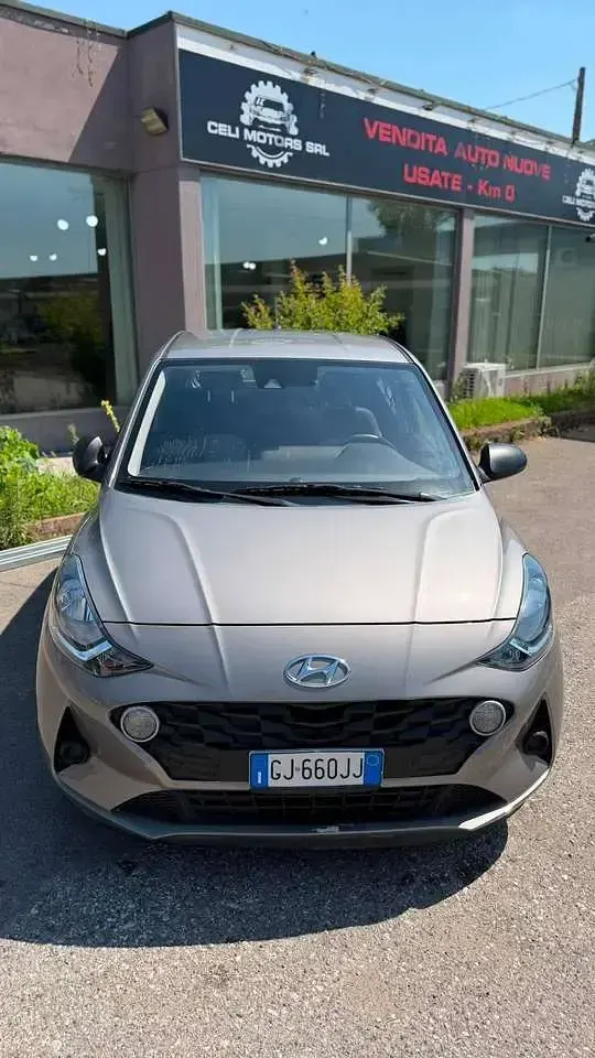 Usata Hyundai i10 Advanced Plus 67 CV (49 kW) 2022 Grigio Utilitaria