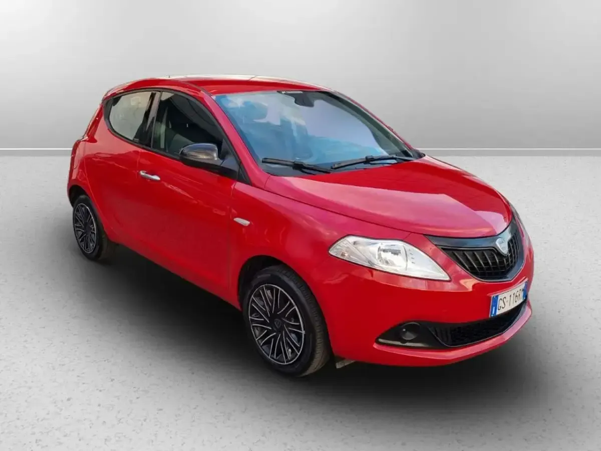 Usata Lancia Ypsilon Silver 70 CV (51 kW) 2024 Rosso Utilitaria