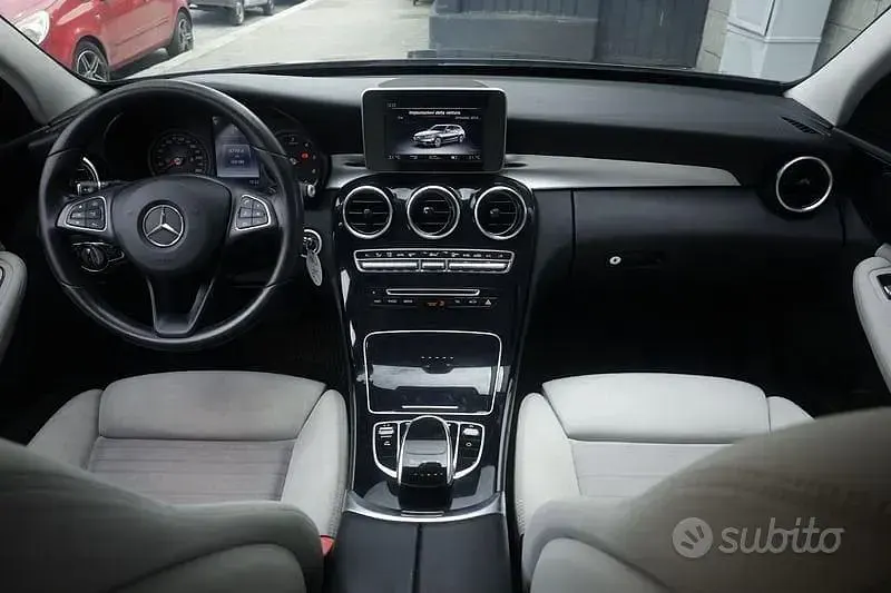 Usata Mercedes C300 231 CV (169 kW) 2016 Nero Station wagon